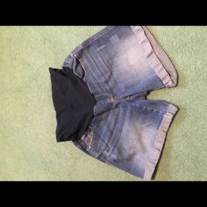 Maternity shorts